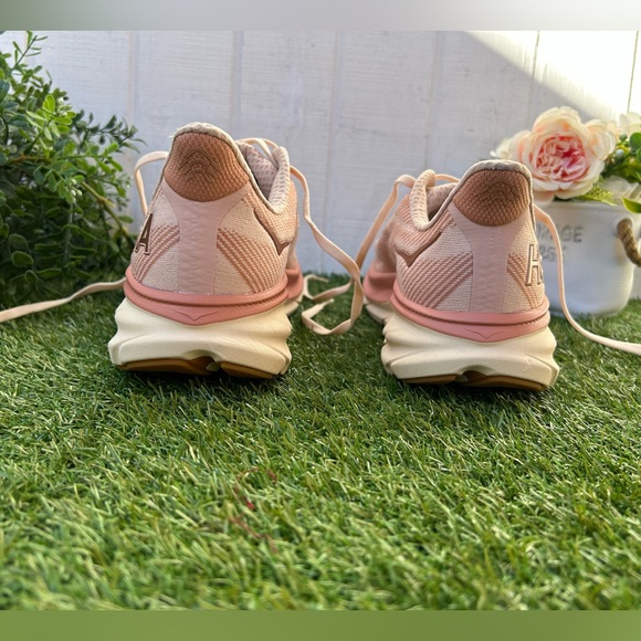 Hoka One One
Women's Clifton 9
Sneakers in
Sandstone/Cream 9B new - Picture 7 of 16